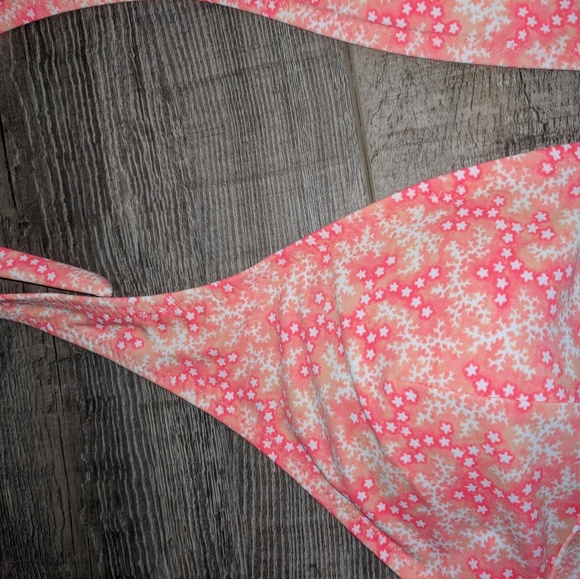 Old Navy Bikini Top!👙 - Picture 2 of 5